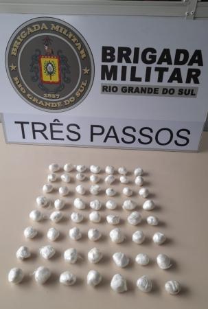 Droga foi apreendida após tentativa de arremesso para dentro do Presídio Estadual de Três Passos (Foto: Divulgação/BM)