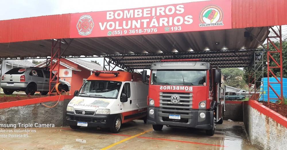 Caminhão passou para o comando regulamentado dos Bombeiros Voluntários (Foto: Bombeiros Voluntários)