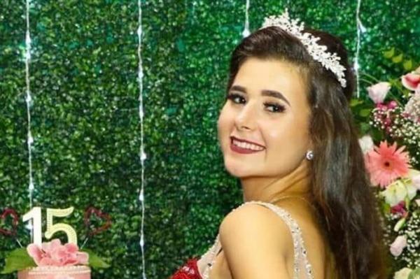 Milena Eduarda Deckert Schreiber, de 15 anos, chegou a ser socorrida ao hospital, mas não resistiu a uma hemorragia (Foto: Reprodução/Arquivo Pessoal)