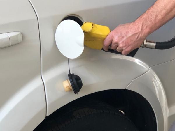 Com o aumento de cerca de 8%, o preço médio do litro da gasolina nas refinarias subiu R$ 0,17, passando para R$ 2,25 (Foto: Diones Roberto Becker)