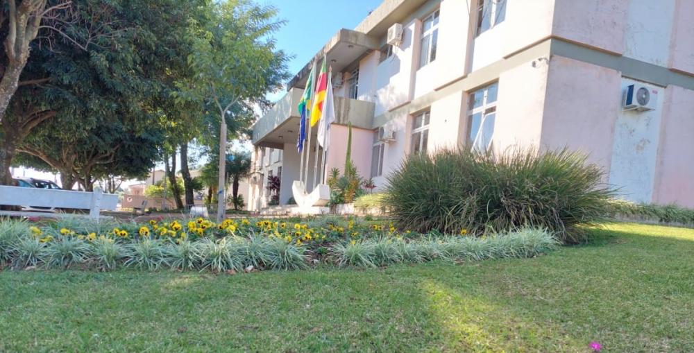 Prefeitura de Arroio do Tigre é uma das atacadas pelos golpistas (Foto: Rádio Sobradinho)