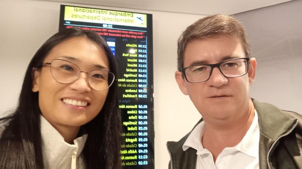 Na foto, Ivonildo e Patrícia no Aeroporto de Guarulhos (SP), na noite de domingo, 27 de agosto (Foto: Divulgação)