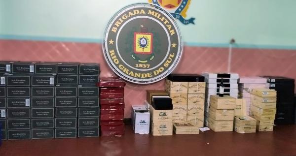Produtos eram transportados em um caminhão que foi abordado quando trafegava pela BR 468 em Campo Novo (Foto: Divulgação/7º BPM)