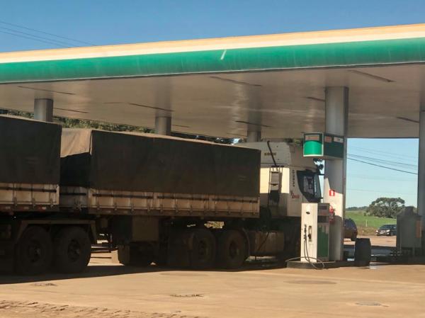 Único imposto federal incidente sobre o GLP e o diesel é o PIS/COFINS, que é de R$ 2,18 por botijão e cerca de R$ 0,35 por litro do diesel (Foto: Diones Roberto Becker)