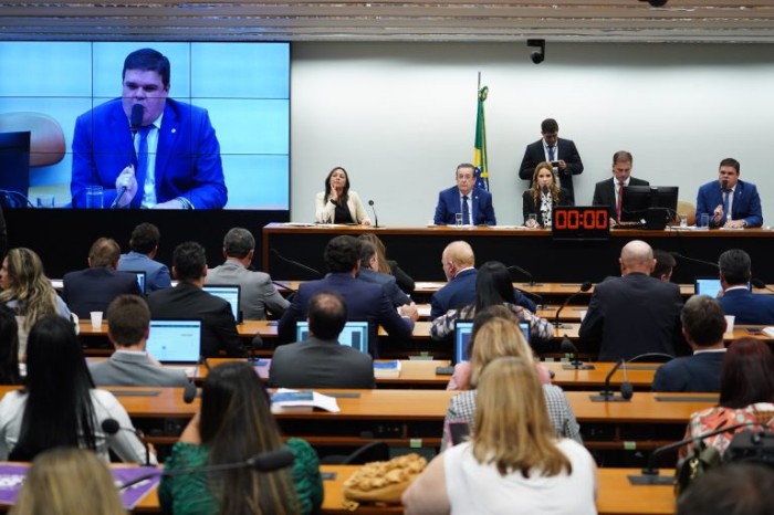 Até 30 de setembro de cada ano, a CMO deve receber do governo relatório de monitoramento do PPA - (Foto: Pablo Valadares/Câmara dos Deputados)