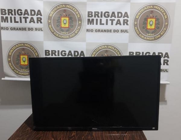 Aparelho televisor que tinha sido roubado da instituição (Foto: Divulgação/BM)