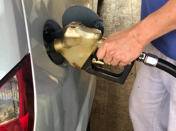 Segundo a Petrobras, seus preços são baseados no valor do produto no mercado internacional e na taxa de câmbio (Foto: Diones Roberto Becker)