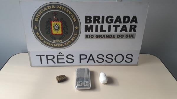 Segundo a Brigada Militar, foram apreendidas 15,9 gramas de cocaína, 9,1 gramas de maconha e uma balança de precisão (Foto: Divulgação/BM)
