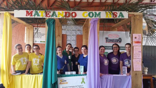 Equipe do Hospital Santo Antônio que esteve realizando a mateada e entrega dos folhetos aos pacientes. (Foto: Divulgação/JP)