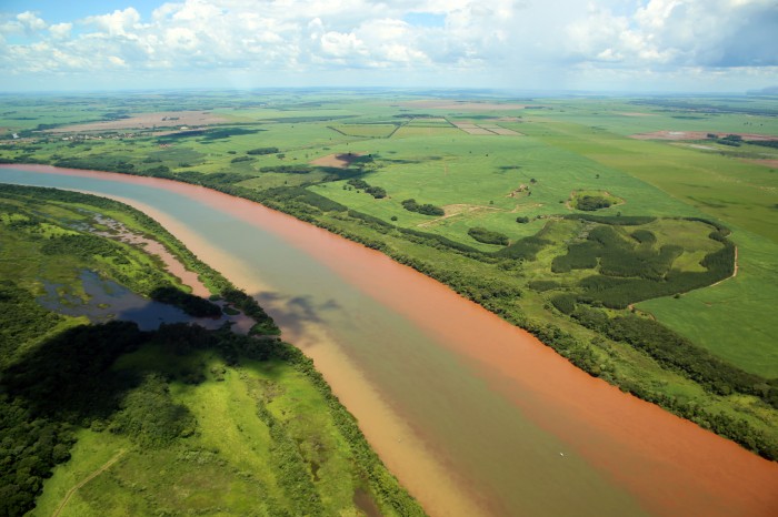 Rio Paranapanema na divisa entre Paraná e São Paulo - Foto: Raylton Alves / Banco de Imagens ANA