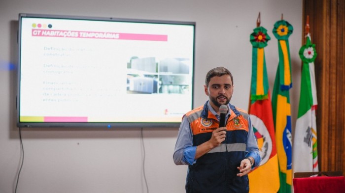 Vice-governador destacou que a iniciativa busca viabilizar um local seguro e adequado para as famílias que perderam suas casas -Foto: Joel Vargas/GVG