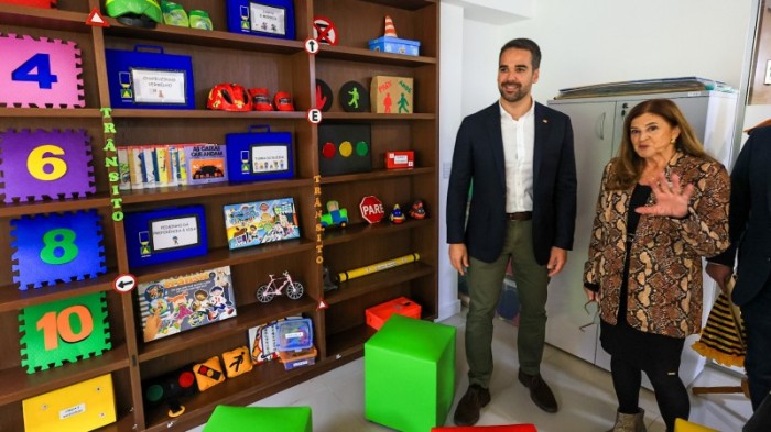Leite conheceu o espaço da escola e lembrou que a educação é essencial para um trânsito mais seguro -Foto: Gustavo Mansur/Secom