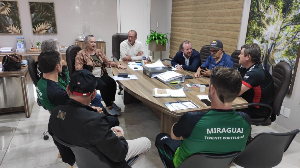 Reunião realizada na prefeitura confirmou o retorno dos jogos para Tenente Portela (Foto: Prefeitura de Tenente Portela)