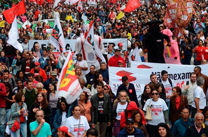 No ato da contratação, o empregador deverá informar ao empregado, por escrito, qual é o sindicato que representa a sua categoria e o valor da contribuição assistencial cobrada - Foto: NELSONL