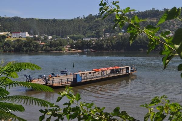 Travessia segue normalmente neste tarde (Foto: Jonas Martins)