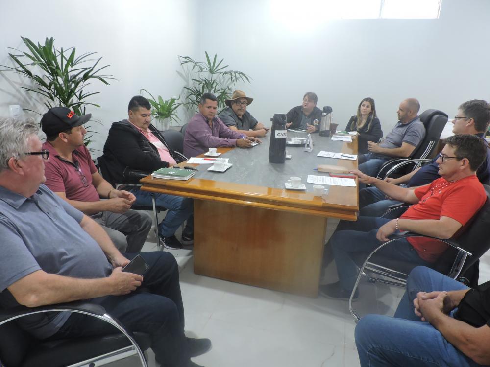 A reunião permitiu que os gestores municipais compartilhassem informações e ideias para melhorar a administração e atender às necessidades da população (Foto: Prefeitura de Redentora)