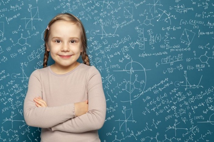 Alunos com altas habilidades e suas famílias precisam de atendimento especializado - (Foto: JNemchinova / Getty Images)
