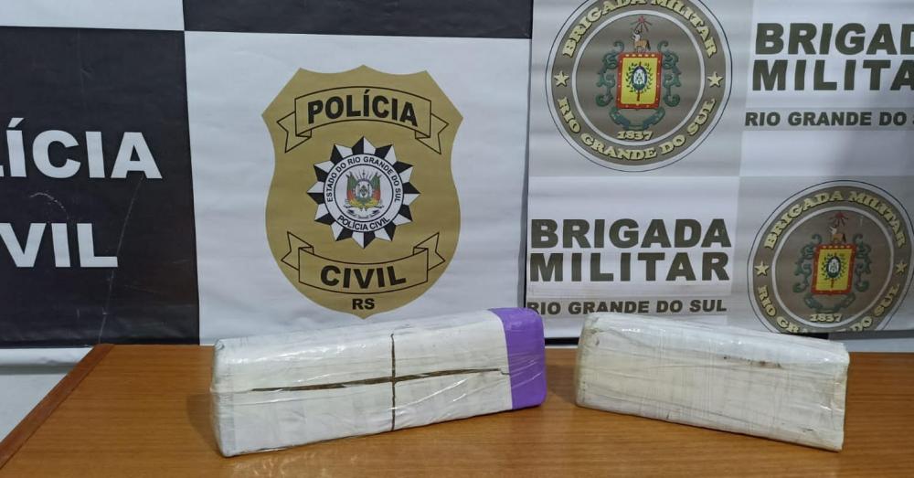 Maconha foi apreendida pelos policiais (Foto: Brigada Militar)