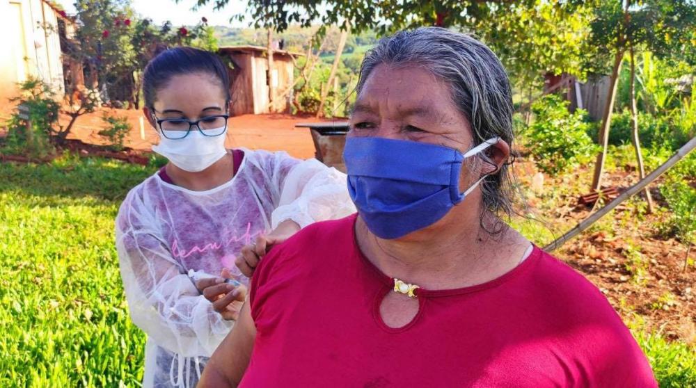 Fazem parte dos grupos prioritários nesta fase da campanha: profissionais da saúde, indígenas e idosos acima de 80 anos (Foto: Divulgação/ASCOM Tenente Portela)