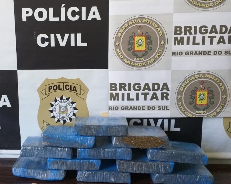 Tabletes de maconha apreendidos, que totalizaram 9,4 quilos (Foto: Divulgação/Polícia Civil)
