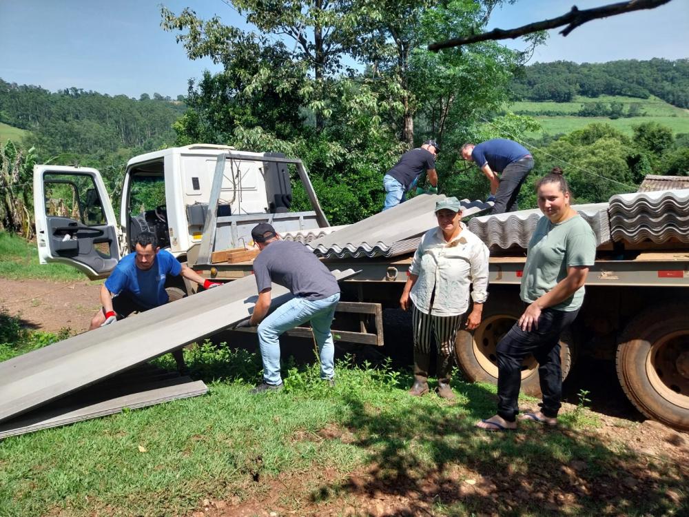 Materiais foram distribuídos para famílias atendidas (Foto: Prefeitura de Vista Gaúcha)