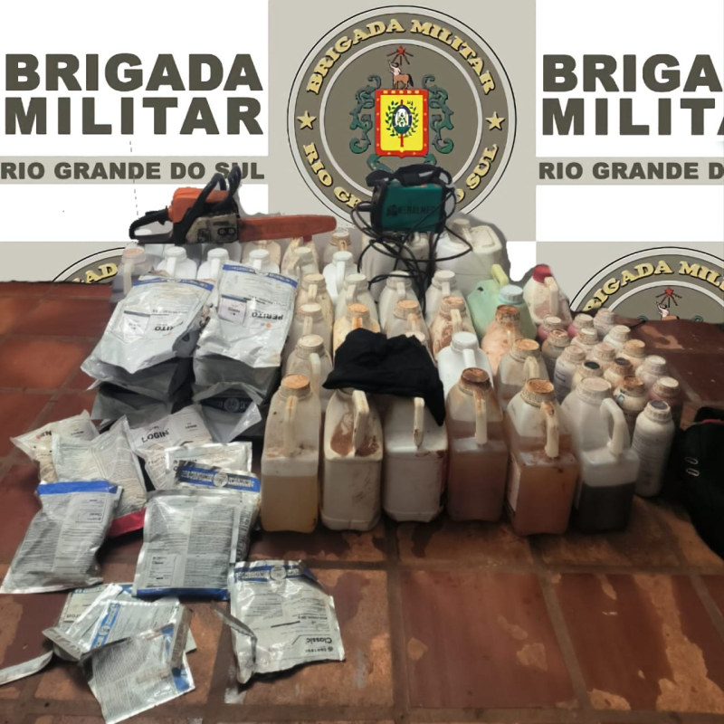Produtos eram frutos de um furto ocorrido no interior de Santo Ângelo (Foto: Brigada Militar)