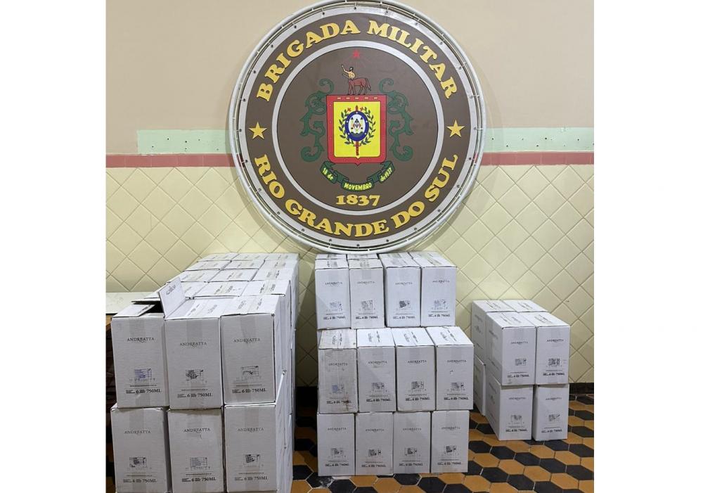 Vinhos apreendidos ((Foto: Divulgação/7º BPM)
