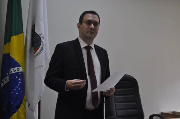 Solenidade de posse do Drº Luís Gustavo Negri Garcia aconteceu na manhã desta terça-feira (Foto: Raiana Silva)