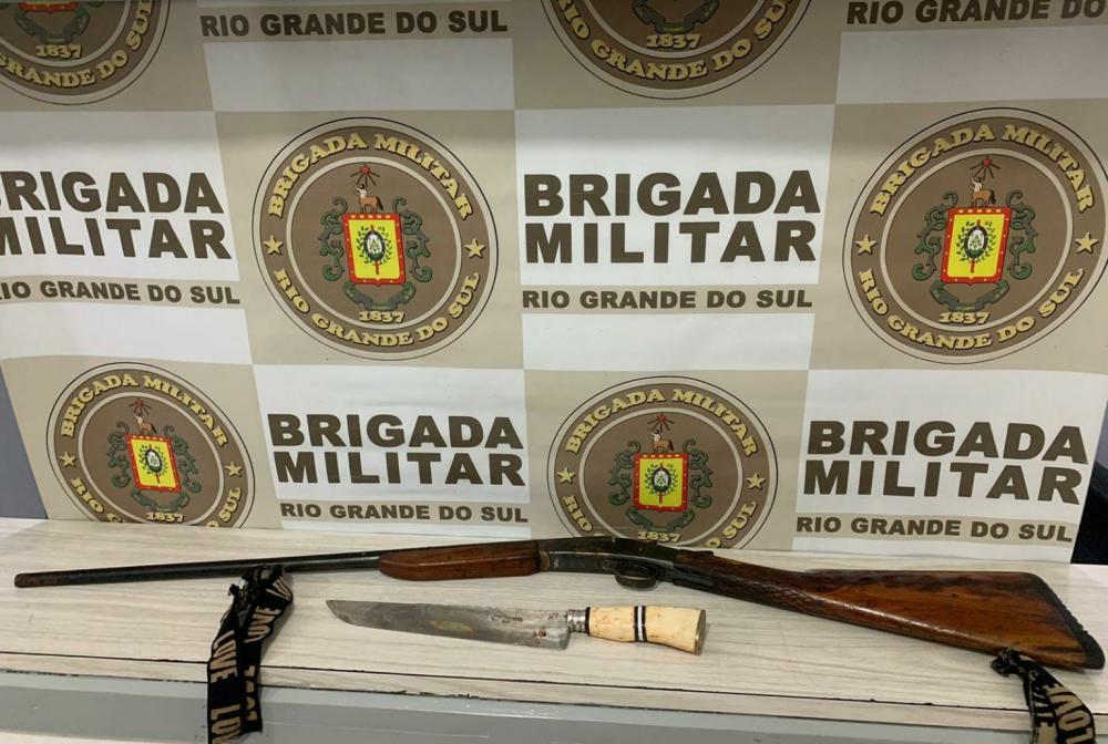 Armas foram apreendidas na ação da Polícia (Foto: Brigada Militar)