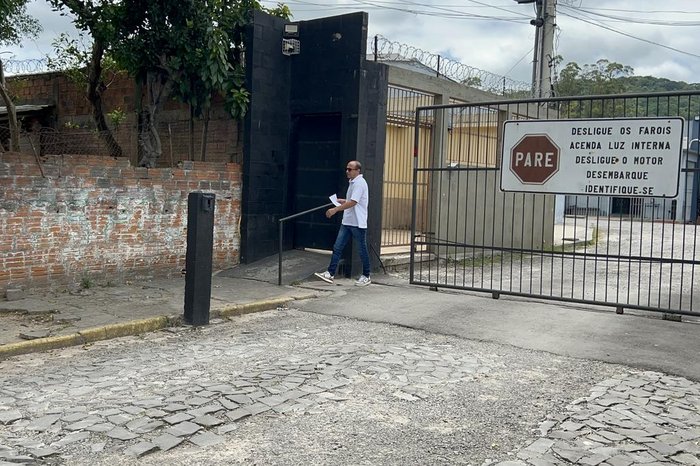 Leandro Boldrini deixando o presídio para participar da seleção (Foto: Marcos Machado/RBS TV)