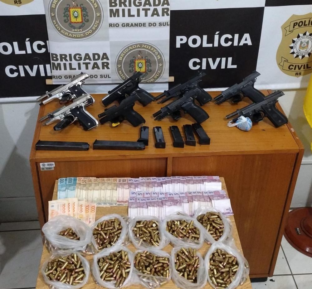 Armas e munições foram apreendidas em Três Passos (Foto: Brigada Militar)