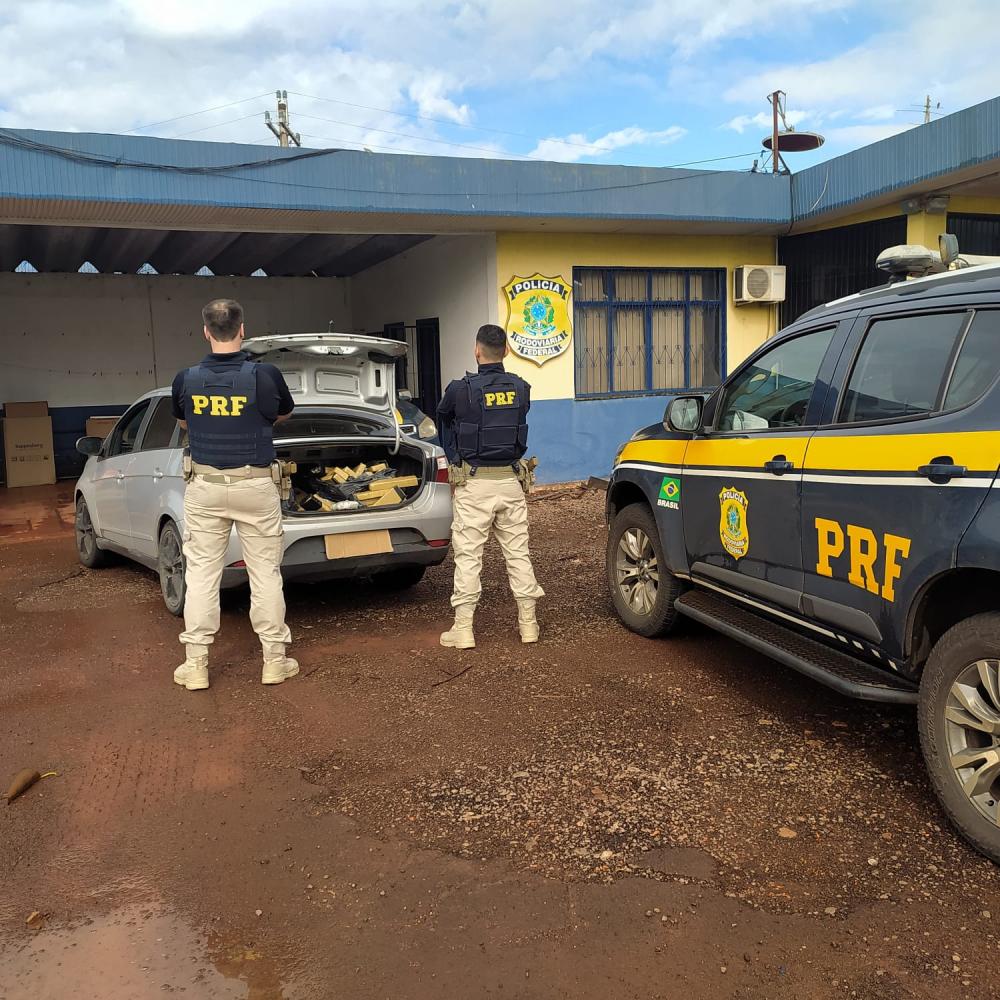 Estima-se que a droga, após comercializada poderia render mais de 250 mil reais aos criminosos. (Foto: PRF/Divulgação)