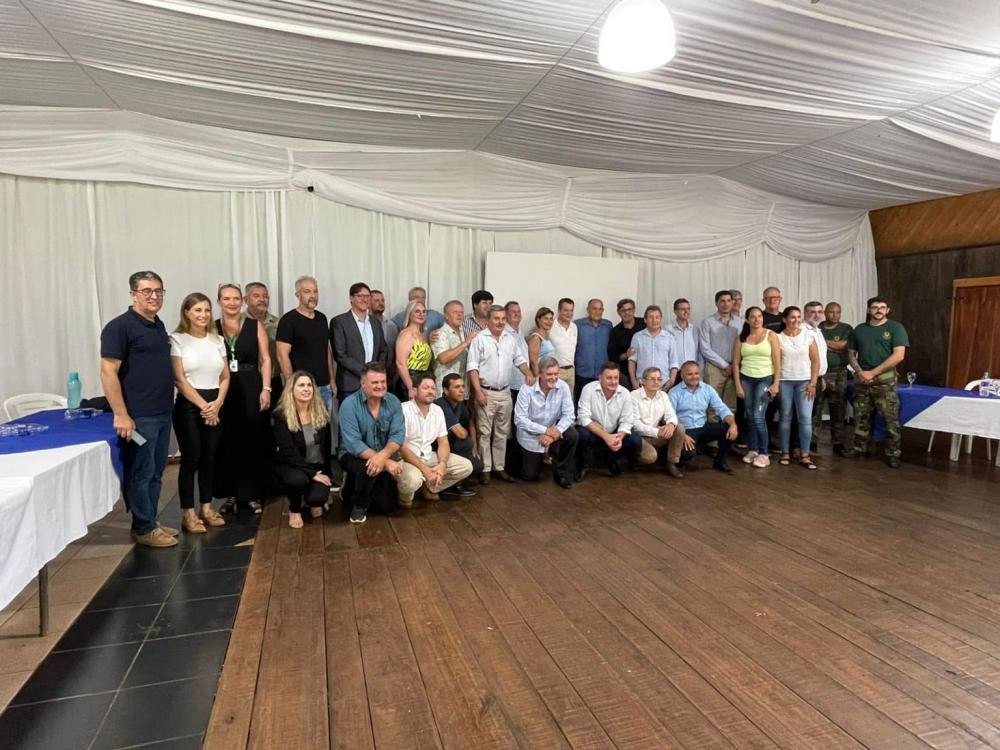 Lideranças de Brasil e Argentina estiveram reunidas em El Soberbio (Foto: Amuceleiro / Divulgação)
