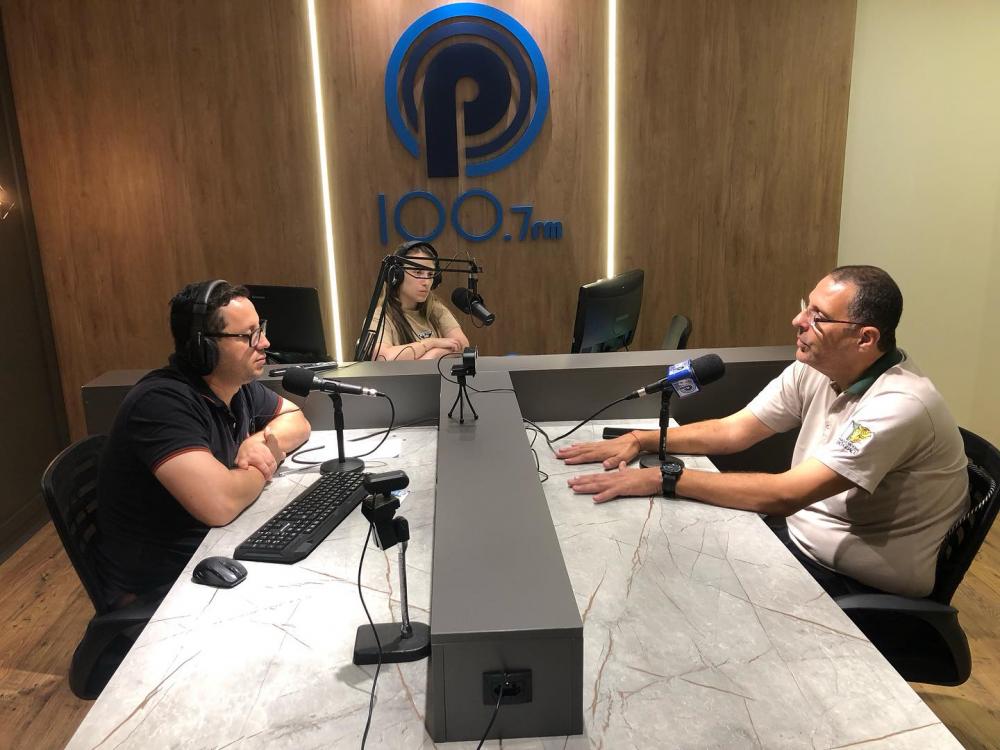 Entrevista foi concedida na manhã de hoje na Rádio Província (Foto: Keli Letícia Biguelini)