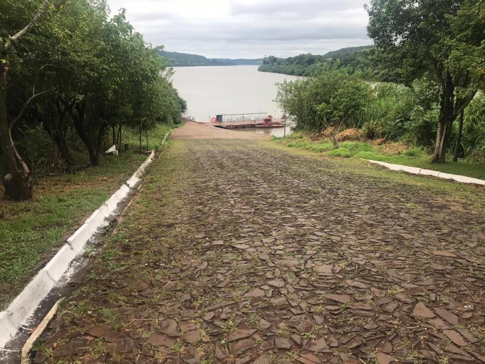 Atualmente a travessia é fluvial (Foto: Jalmo Fornari))