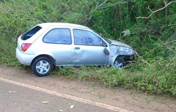 Motorista revelou que perdeu o controle do veículo ao tentar desviar dos buracos (Foto: Reprodução/RD Foco)